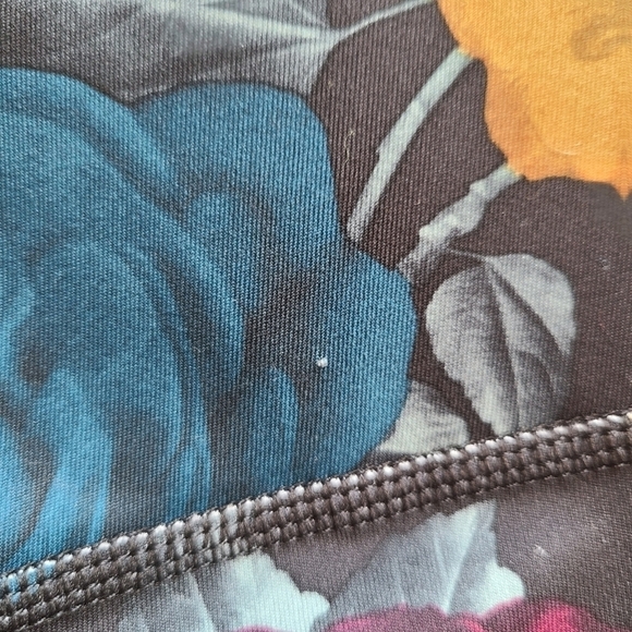 Nike One Icon Clash Dark Floral Tight Shorts, Size XS - Picture 9 of 13